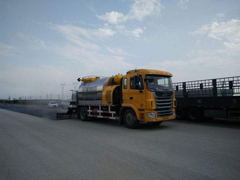 沥青洒布车型号0845，，，，松科高速白城施工